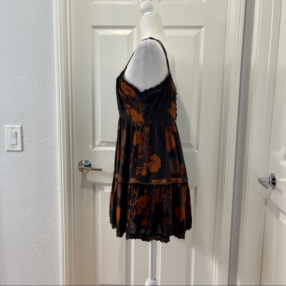 Urban Outfitters Floral Tiered Spaghetti Strap Mini Dress Size M - Picture 4 of 10